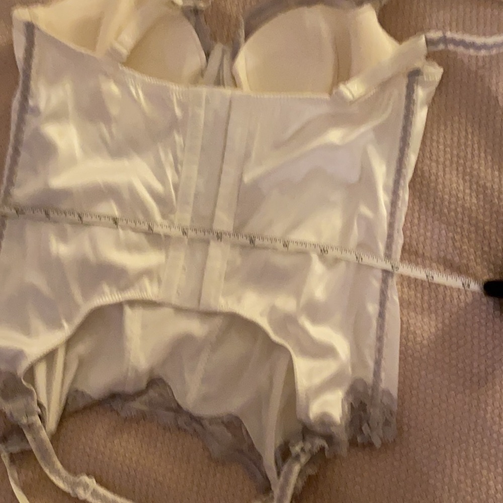 Corset - Picture 7 of 8